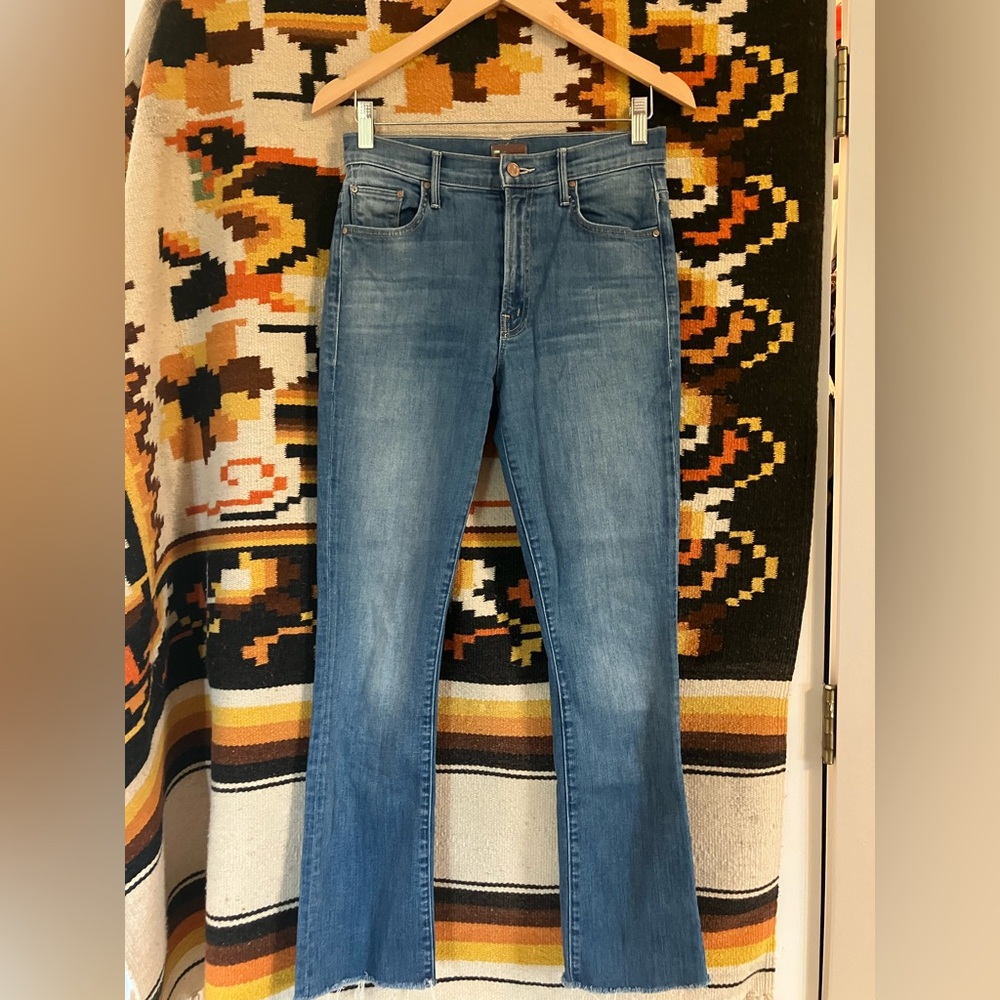 MOTHER the insider flood fray jeans in “we got the beat”